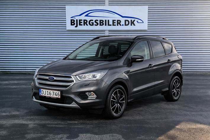 Grå Ford Kuga fra 2017 set udefra
