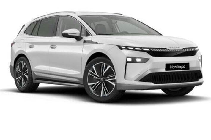 Hvid Skoda Enyaq fra 2026 set udefra