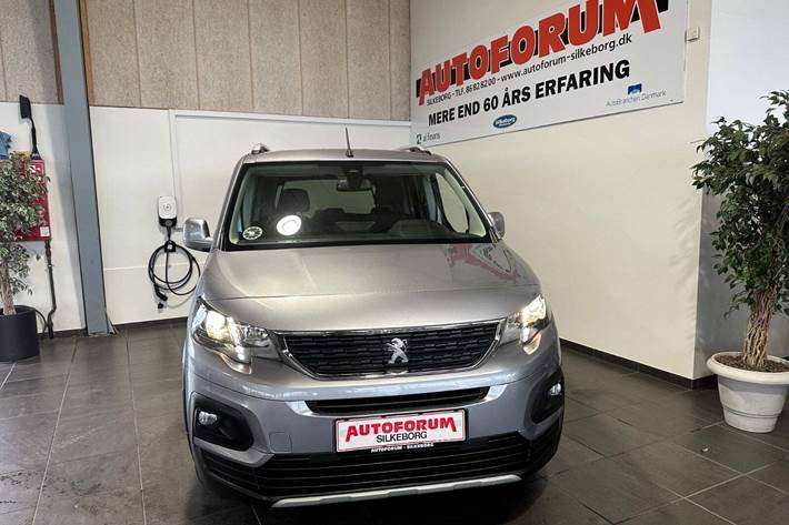 Grå Peugeot Rifter fra 2019