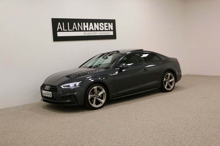 Grå Audi A5 fra 2018 set udefra