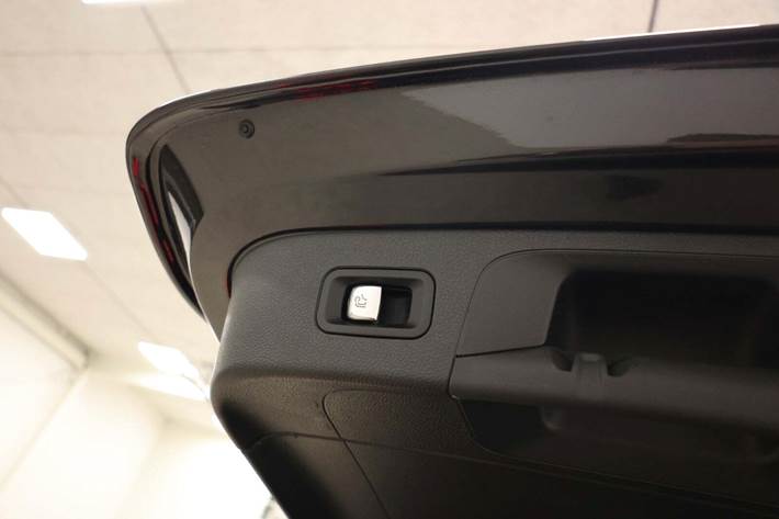 Grå Mercedes EQC400 fra 2020