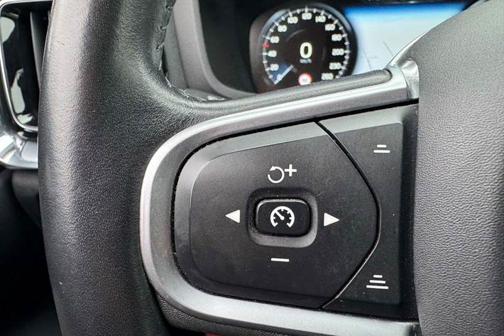 Grå Volvo V60 fra 2019