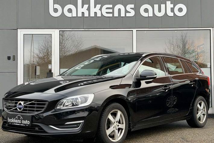 Sort Volvo V60 fra 2017 set udefra