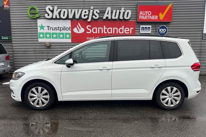 Hvid VW Touran fra 2020