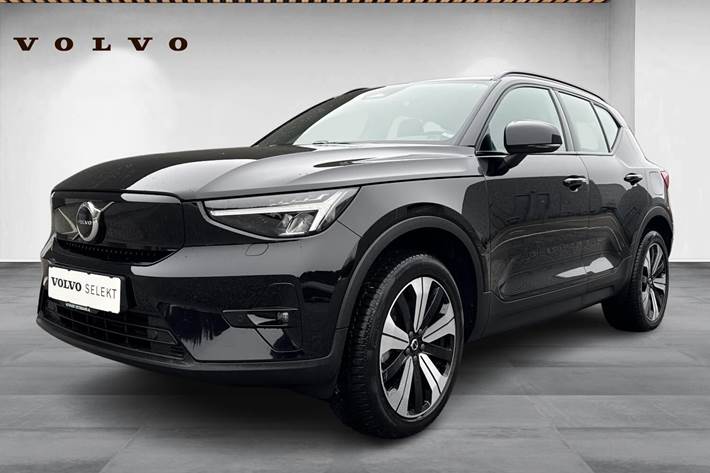 Sort Volvo XC40 fra 2023 set udefra