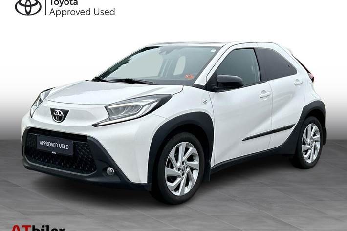Hvid Toyota Aygo X fra 2022 set udefra