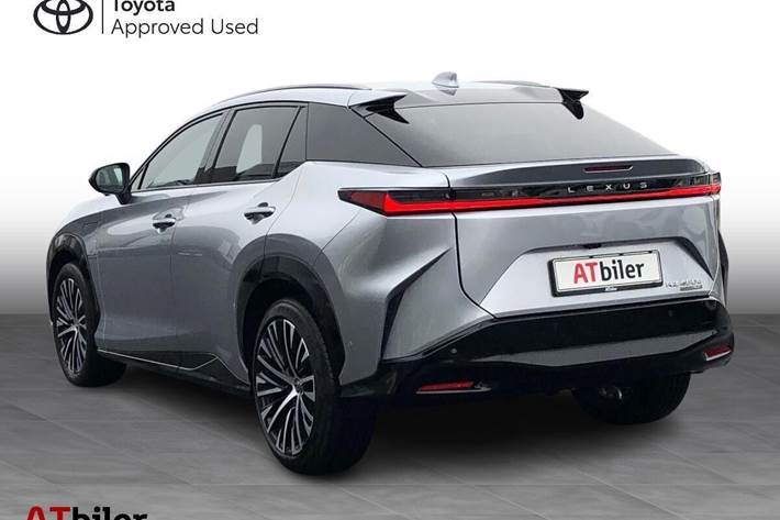 Sølv Lexus RZ fra 2024