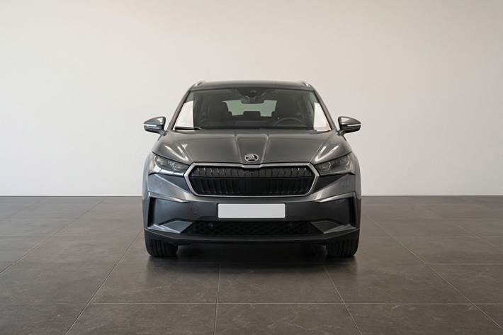 Grå Skoda Enyaq fra 2023