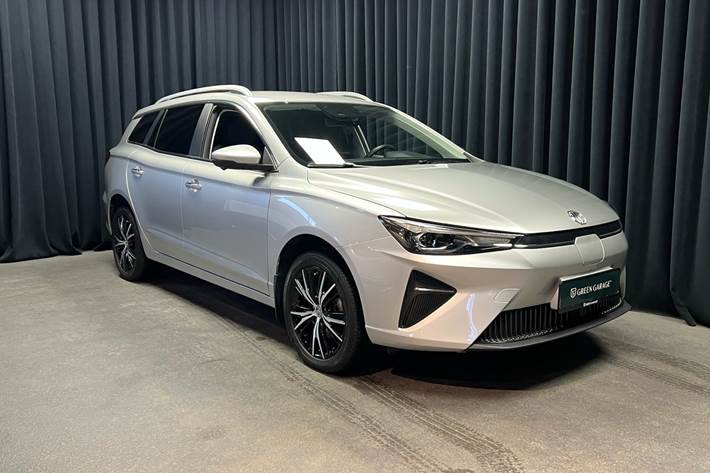 Sølv MG MG5 Electric fra 2022 set udefra