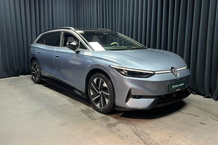 Blå VW ID.7 fra 2025 set udefra