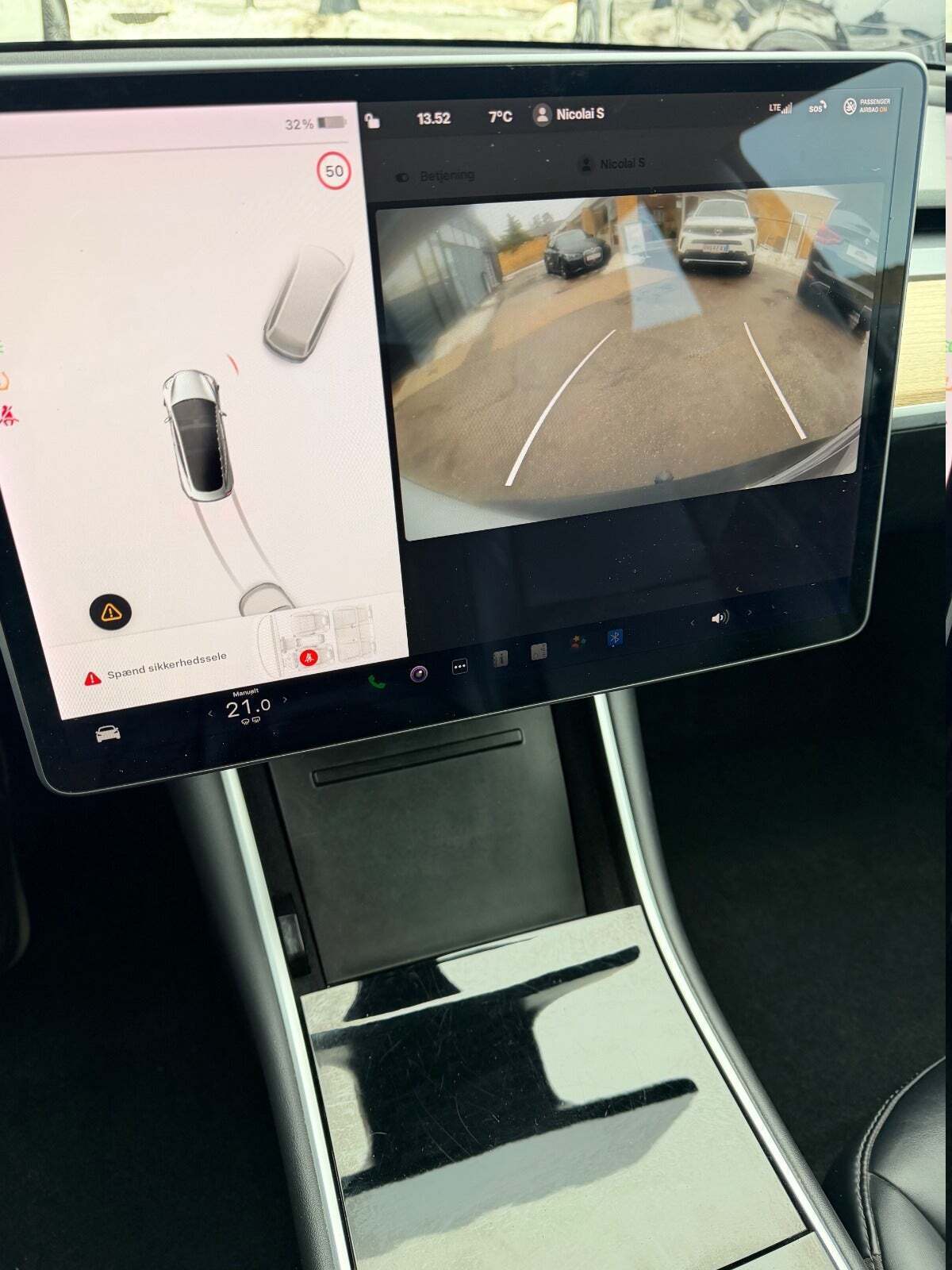 Grå Tesla Model 3 fra 2019