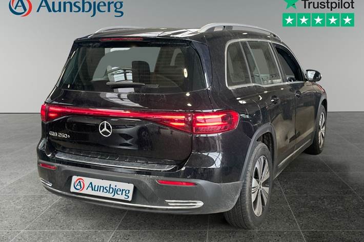 Sort Mercedes EQB250+ fra 2025