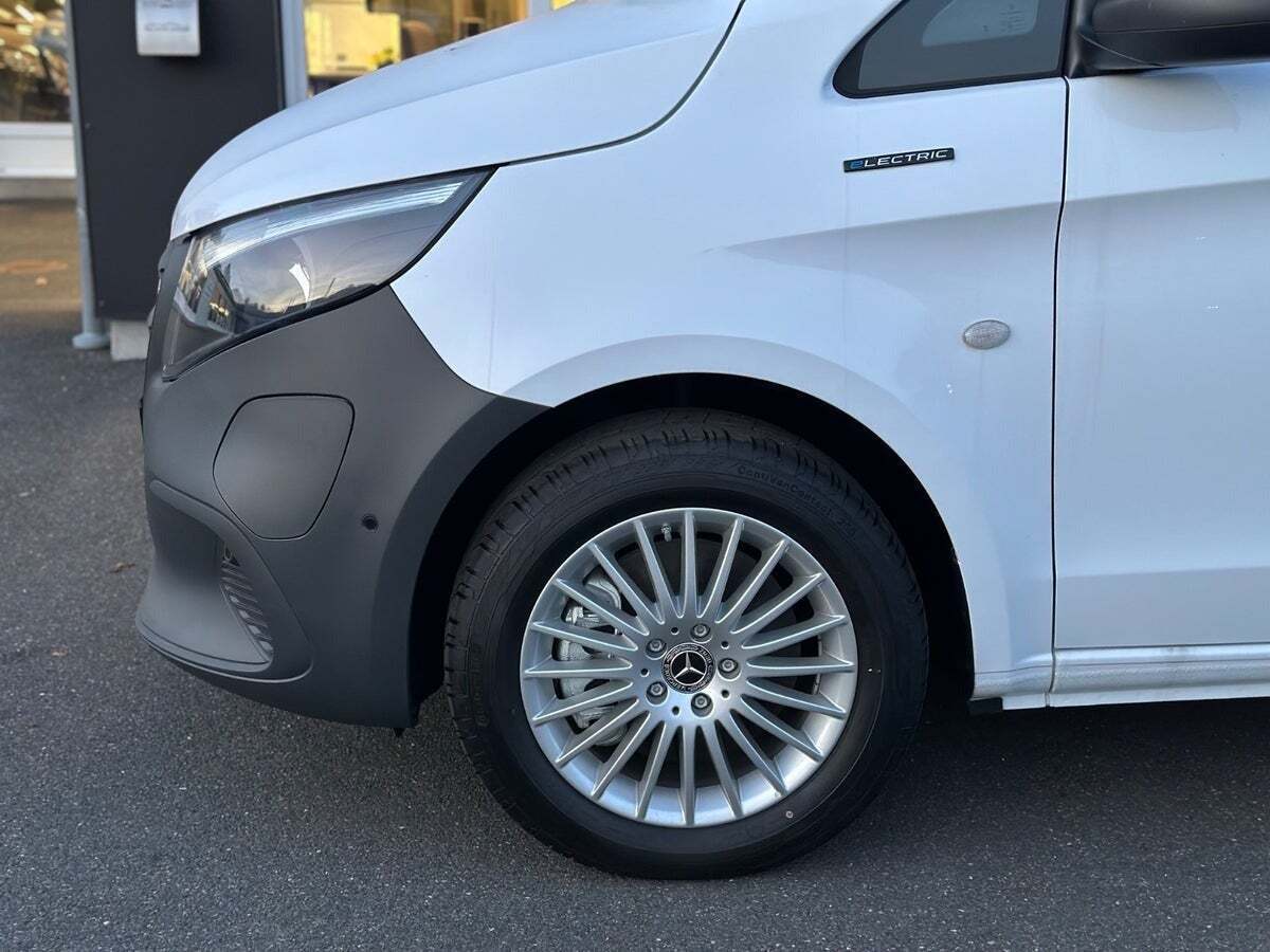Hvid Mercedes eVito 112 fra 2026 set udefra