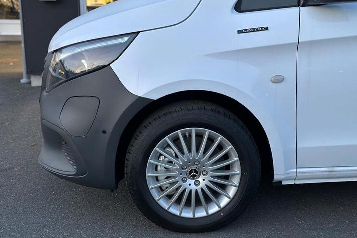 Hvid Mercedes eVito 112 fra 2026 set udefra