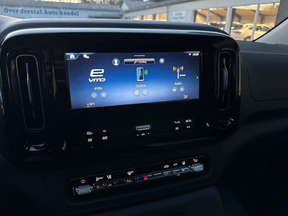 Hvid Mercedes eVito 112 fra 2026