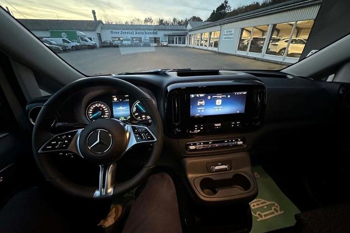 Hvid Mercedes eVito 112 fra 2026