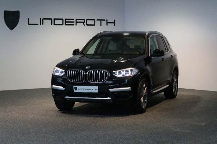 Sort BMW X3 fra 2021 set udefra