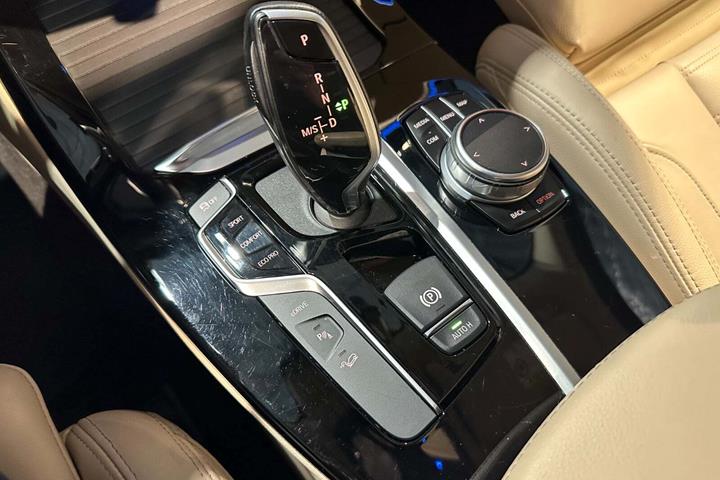 Sort BMW X3 fra 2021