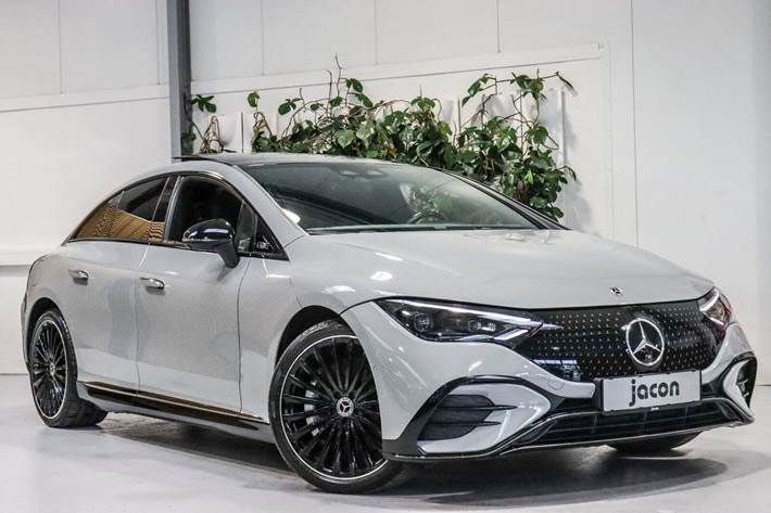 Grå Mercedes EQE350 fra 2023