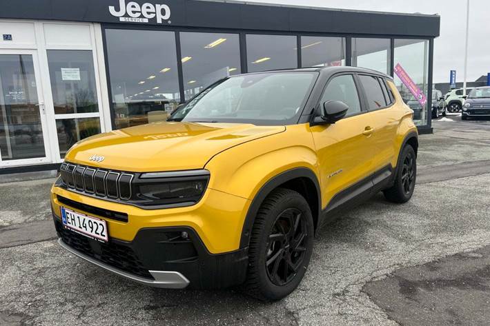 Gul Jeep Avenger fra 2025 set udefra