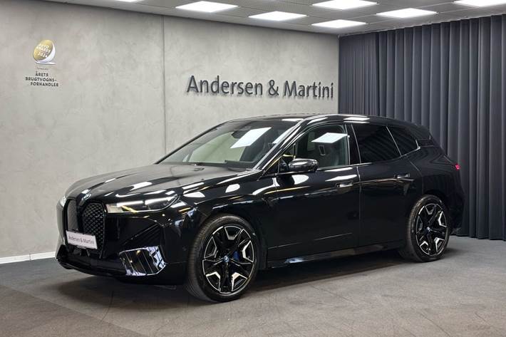 Sort BMW iX fra 2022 set udefra
