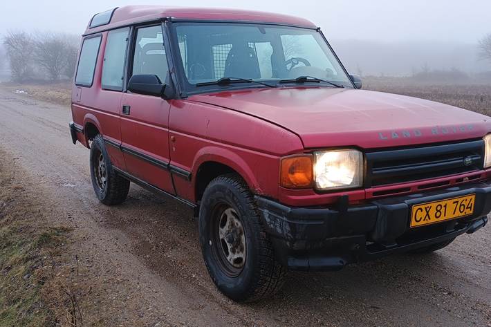 Rød Land Rover Discovery 4 fra 1998