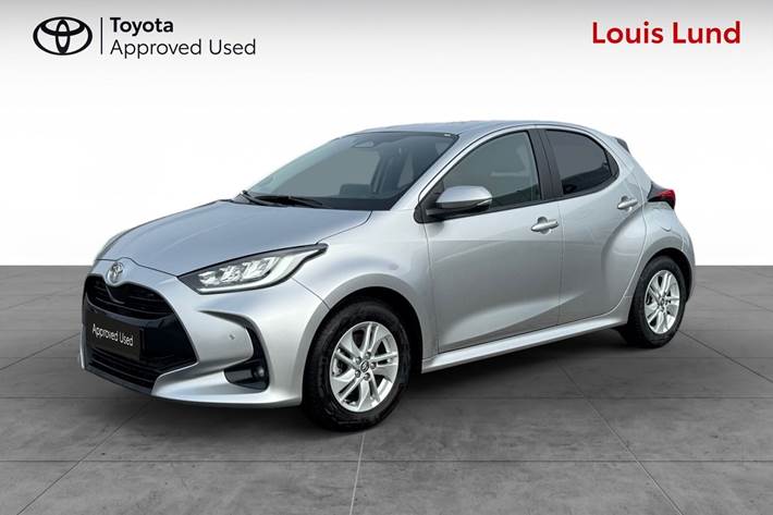 Sølv Toyota Yaris fra 2025 set udefra