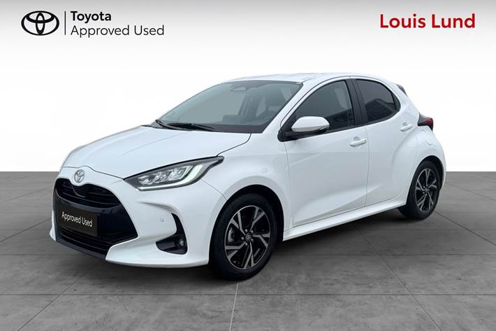 Hvid Toyota Yaris fra 2025 set udefra