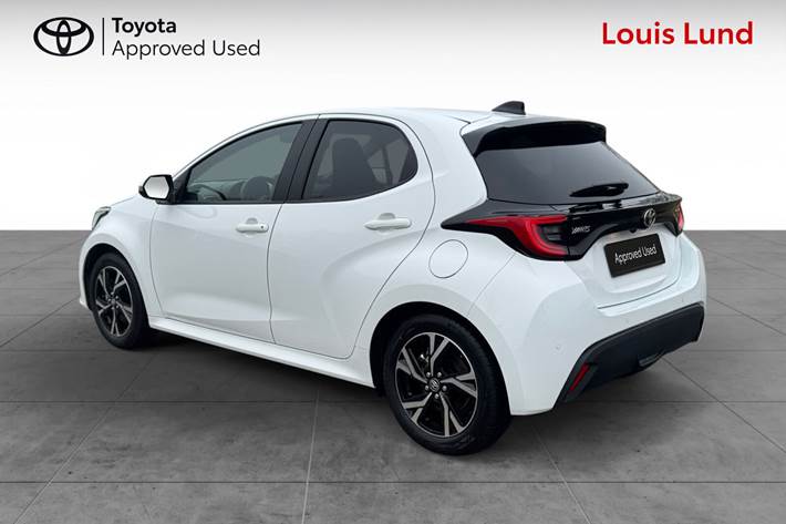 Hvid Toyota Yaris fra 2025