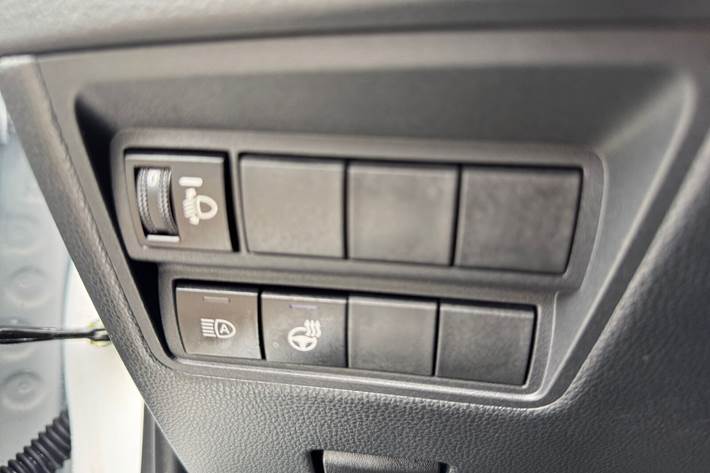 Hvid Toyota Yaris fra 2025