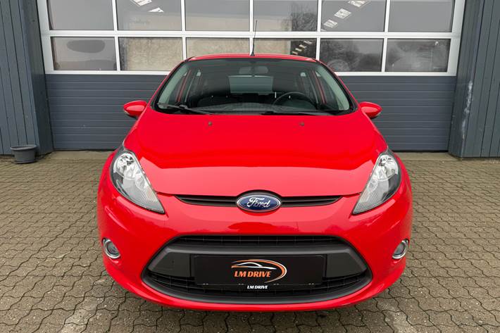 Rød Ford Fiesta fra 2012