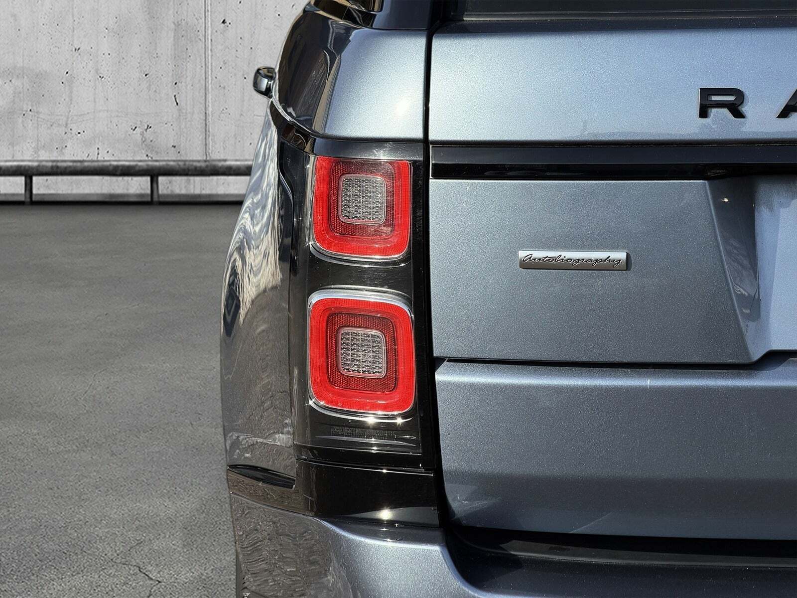 Blå Land Rover Range Rover fra 2018