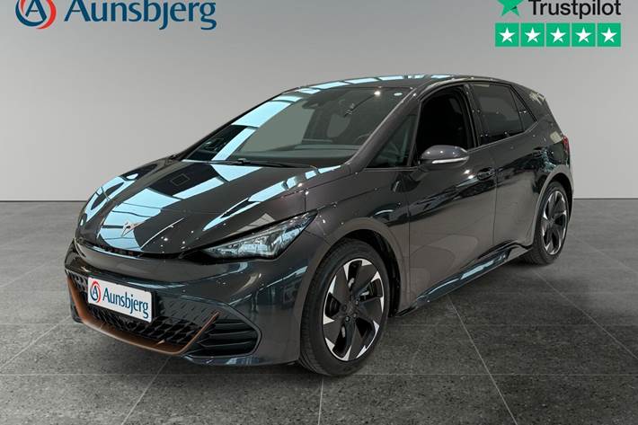 Grå Cupra Born fra 2023 set udefra