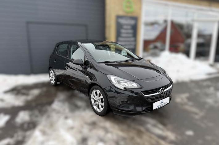 Sort Opel Corsa fra 2015 set udefra