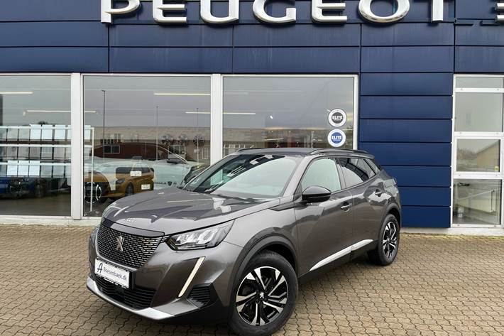 Grå Peugeot 2008 fra 2023 set udefra