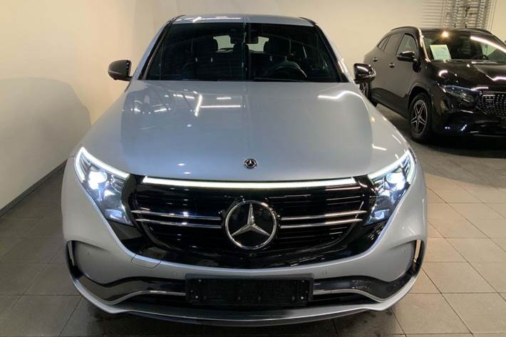 Sølv Mercedes EQC400 fra 2019