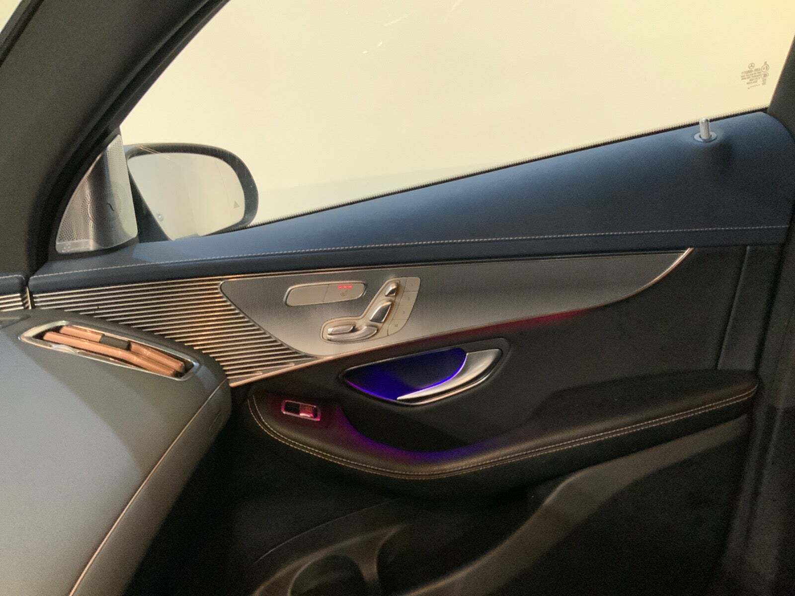 Sølv Mercedes EQC400 fra 2019