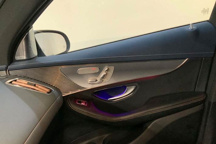 Sølv Mercedes EQC400 fra 2019