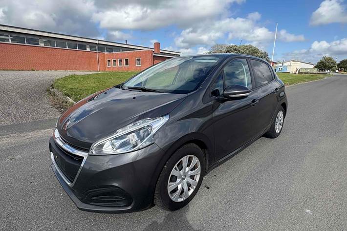 Grå Peugeot 208 fra 2018