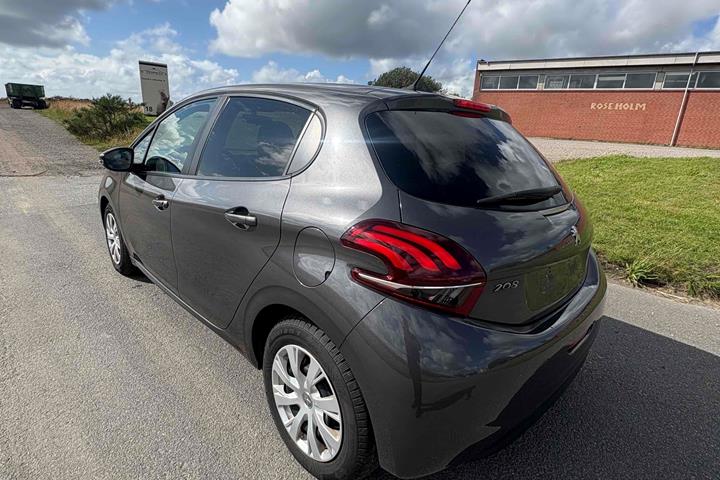 Grå Peugeot 208 fra 2018