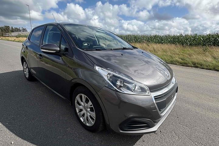 Grå Peugeot 208 fra 2018