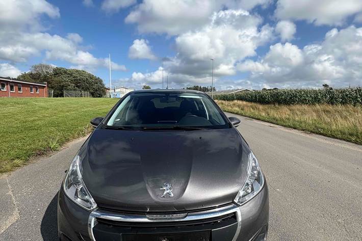 Grå Peugeot 208 fra 2018