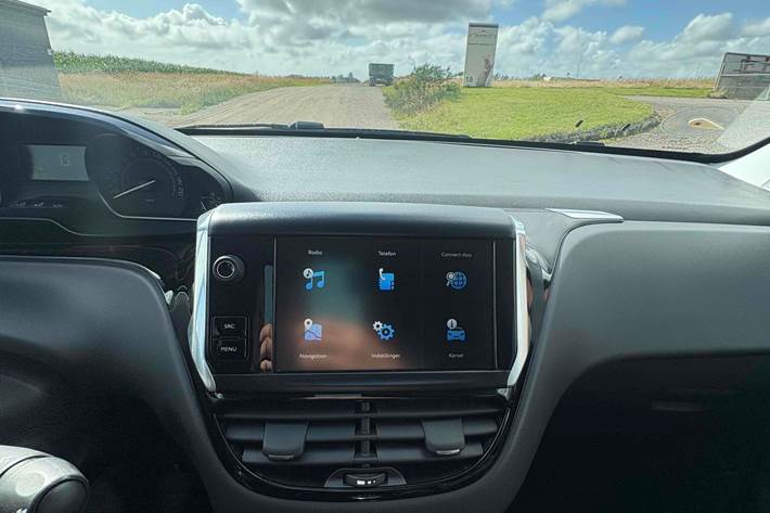 Grå Peugeot 208 fra 2018