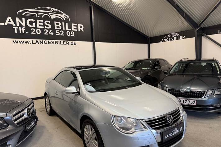 Sølv VW Eos fra 2008 set udefra