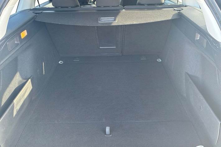 Grå Peugeot 308 fra 2019