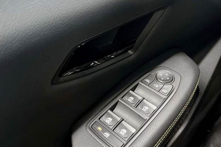 Beige Renault Scenic E-Tech fra 2025