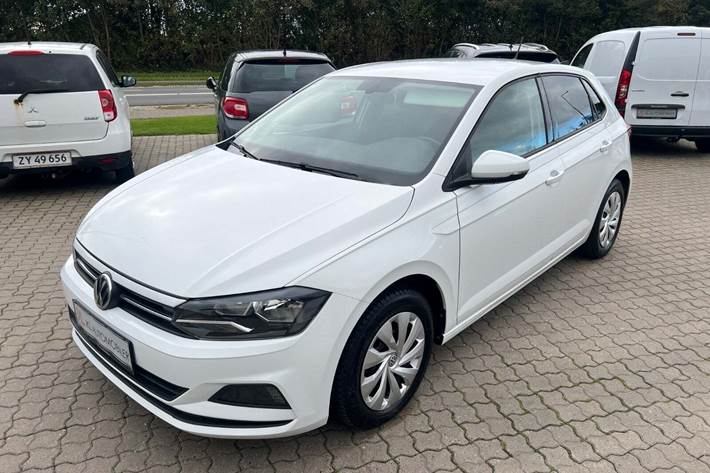 Hvid VW Polo fra 2019 set udefra