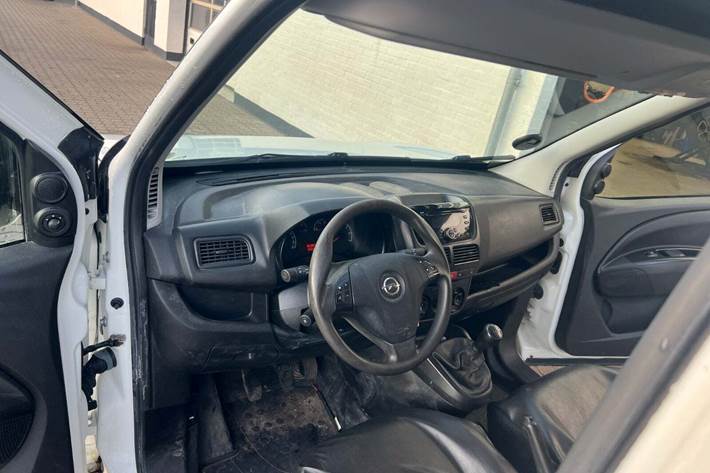 Gul Opel Combo fra 2016