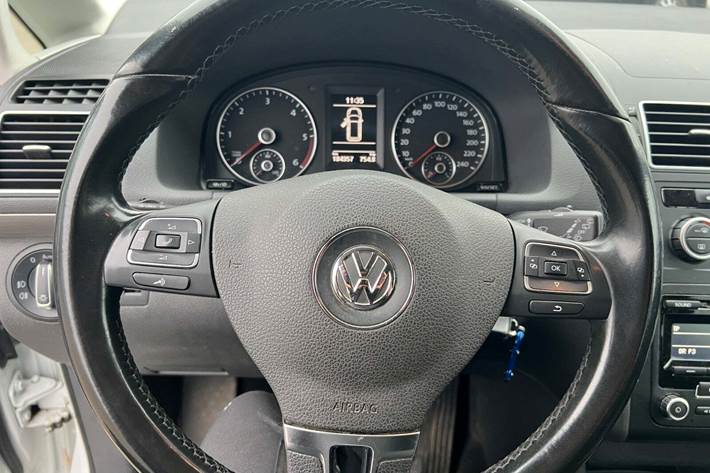 Hvid VW Touran fra 2015