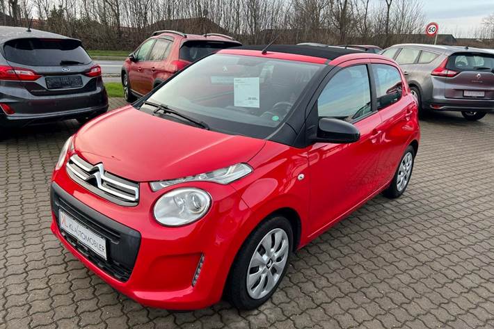 Rød Citroën C1 fra 2017 set udefra